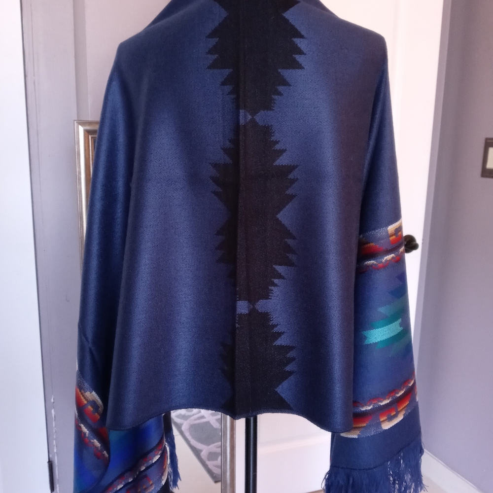 Artisanal Handwoven Alpaca blend shawl - Picture 2 of 5